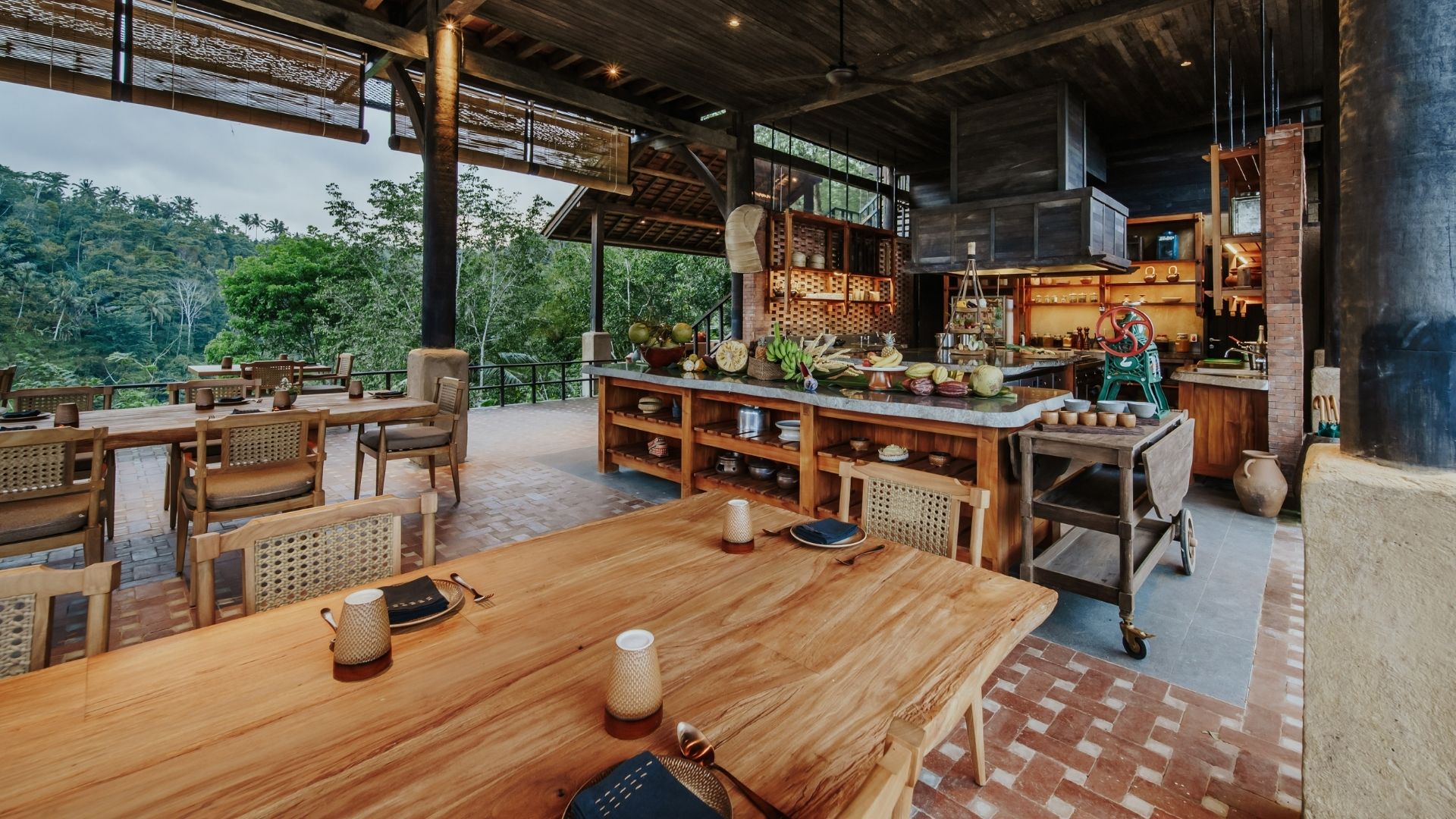 BTE-Restaurant-Open Kitchen-3.jpg